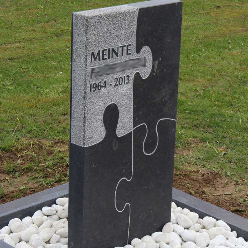 een grafsteen van Belgisch hardsteen, een natuurproduct