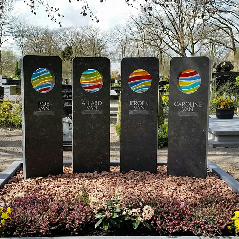grafmonument van vier grafstenen voor heel gezin