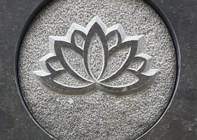 lotus in grafsteen
